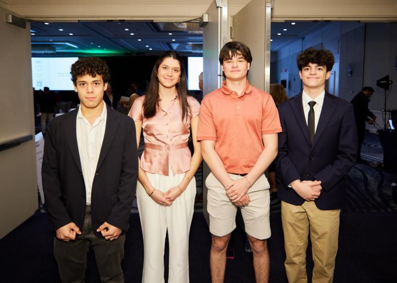 125A6570-Greenwich-High-School-Volunteers