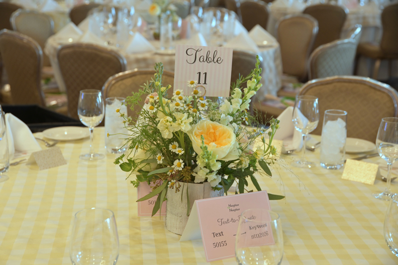 Table-arrangements-by-Mollys-Red-Carpet-Florals